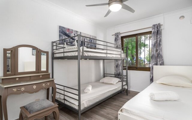 Stunning 2BR Apartment near the Beach Ref 54