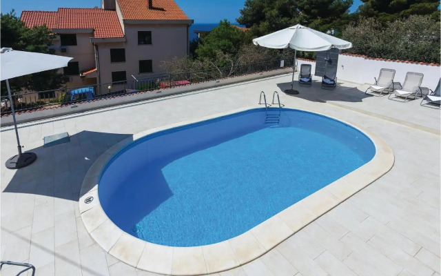 Five-Bedroom Holiday home Primosten with Sea view 06