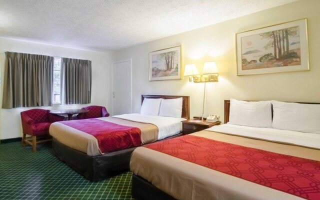Econo Lodge Colonial