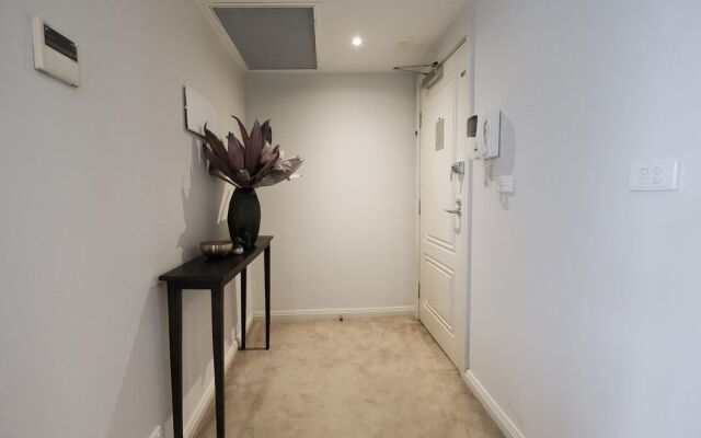 Russell St. Hotel Apartment