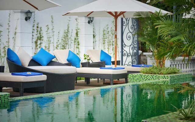 Manoir Des Arts Hotel