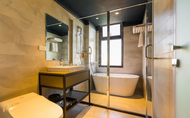 Q21 Hotel