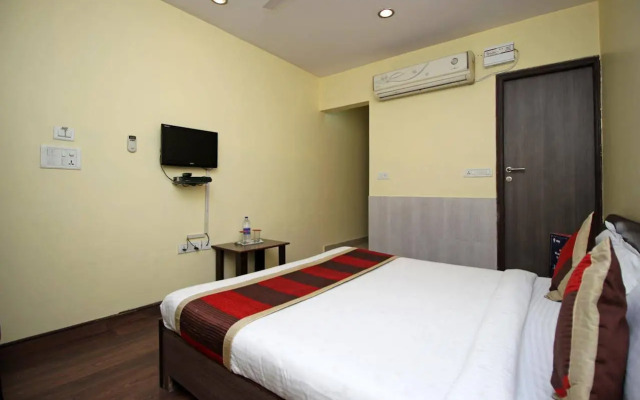 OYO 2206 Hotel Rajawat Manor