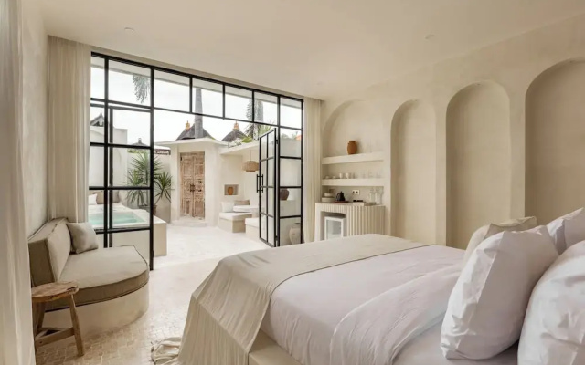 Bohemian 2BR Private Suites By Orivista