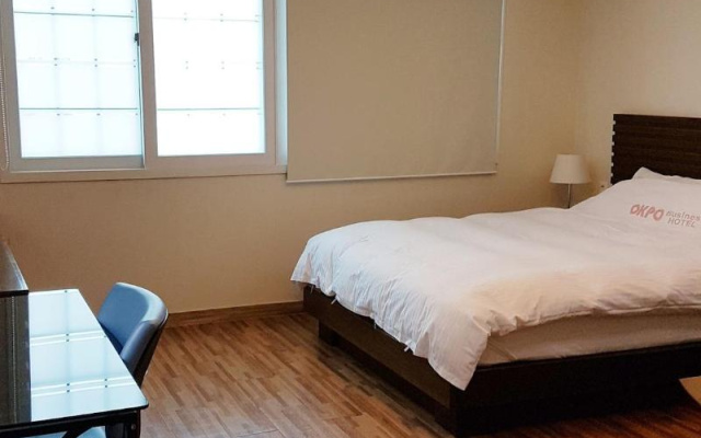 Okpo Business Hotel