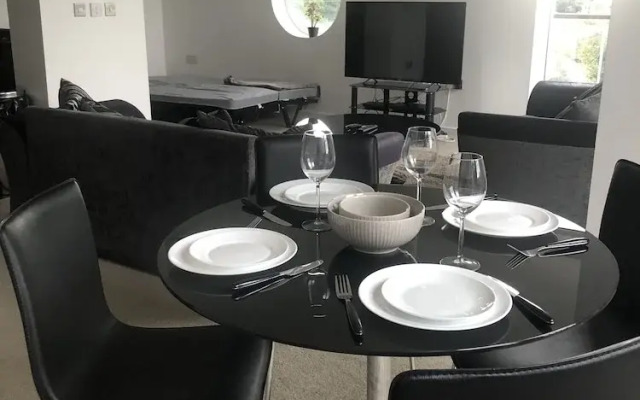 33 Bittern House (apartment)