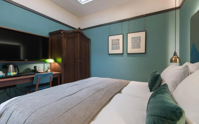 The Hendrick's Hotel