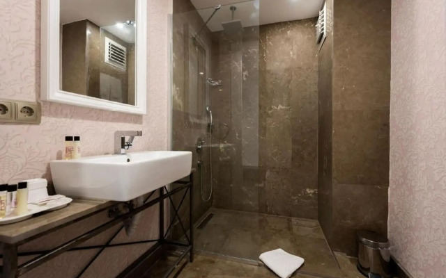 Nun Hotel Lara