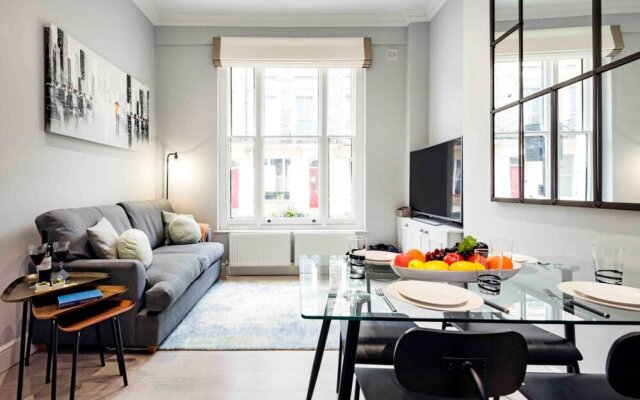 Bright and Modern Bayswater Apartment