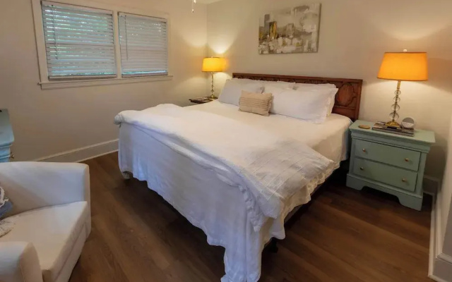 4 BR Sleeps 10 Near UGA & Downtown