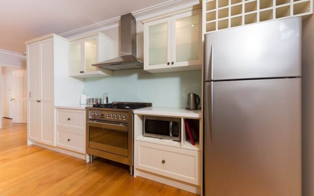Lovely 5BR house walk to train and shops