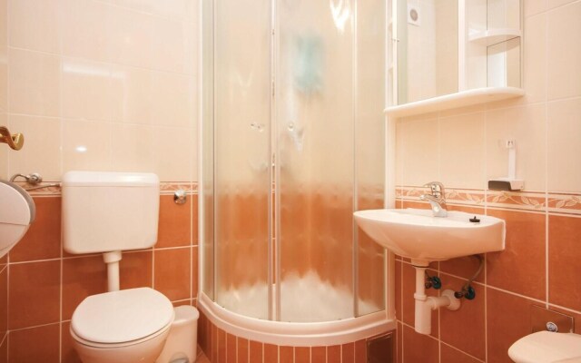 Nice Home in Skradin with Hot Tub, WiFi & 4 Bedrooms