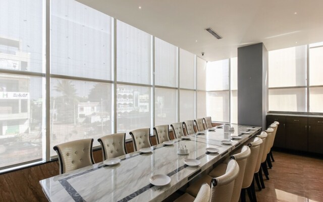 OYO 24799 Redlas Inn