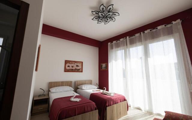 Palermonamour Art Gallery Suite