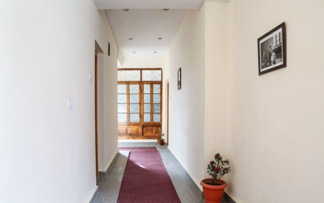OYO 13223 Hotel Tak