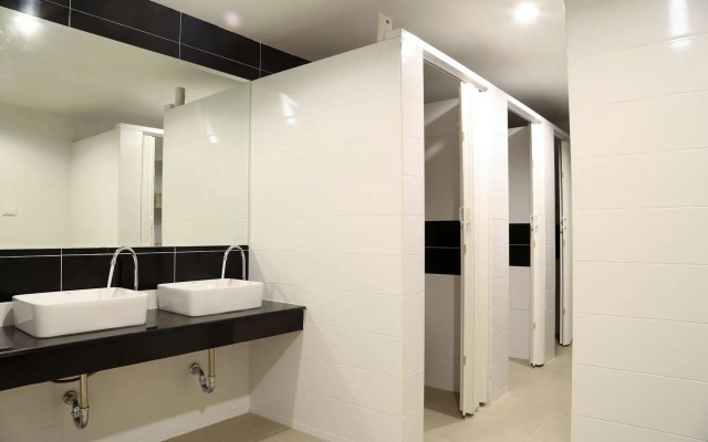 Sabai Hotel and Hostel