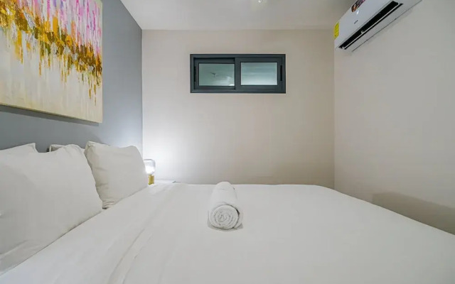 w Comfy 1BR w Perfect Balcony in Casco View