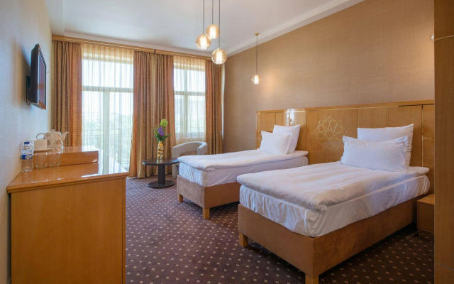 Ark Palace Hotel