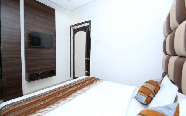 OYO 9857 Hotel Suryaa