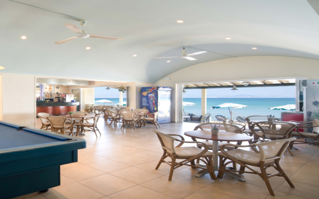Rossis Beach Hotel