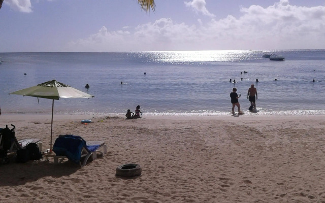 BurNas Beach & Apartments