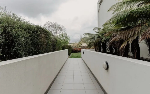 Peaceful 1-bed Apartment Close to Lonsdale St