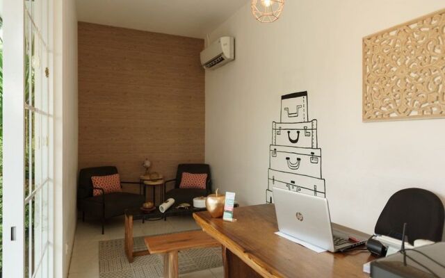 RedDoorz Plus near Exit Toll Puncak 2