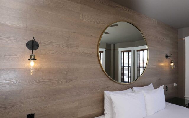 HTL 587 Ascend Hotel Collection