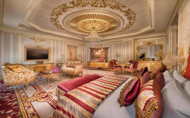 Royal Rose Abu Dhabi, Curio Collection by Hilton