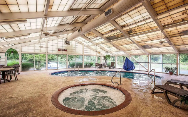 La Quinta Inn & Suites by Wyndham Memphis I-240