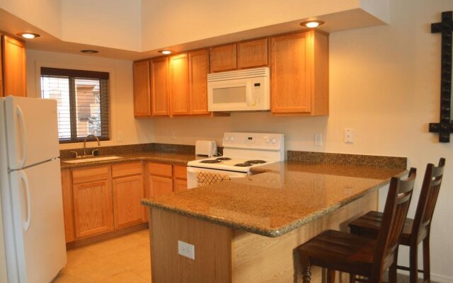 Canyon Plaza Premier Studio and Apartments