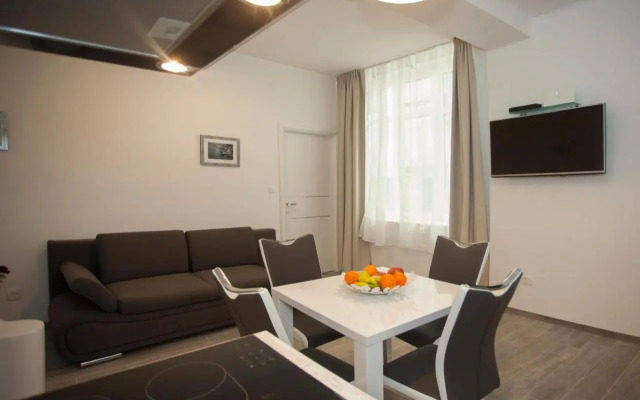 Old Square Apartment