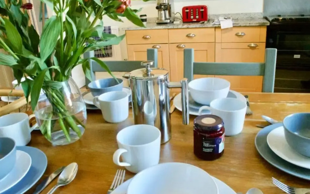 Bright, Spacious 4 Bedroom Apartment In the Old Town, Edinburgh