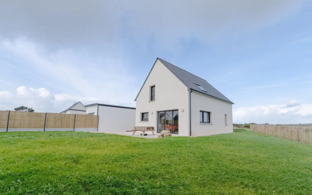 Pretty new House With Small sea View