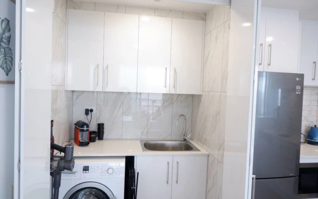 Beautiful 1 Bedroom Gold Coast Retreat With Free Parking