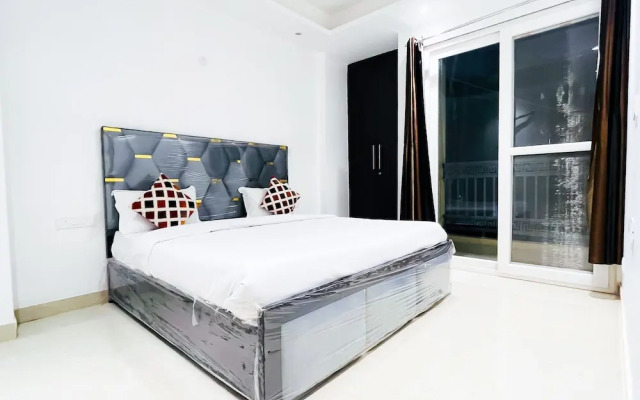 Roomshala 160 Hotel Red