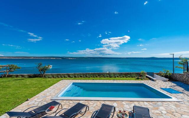 Modern Villa in Maslenica With Swimming Pool