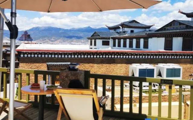 Shangri La Manxin Yunshui Bieyuan Inn