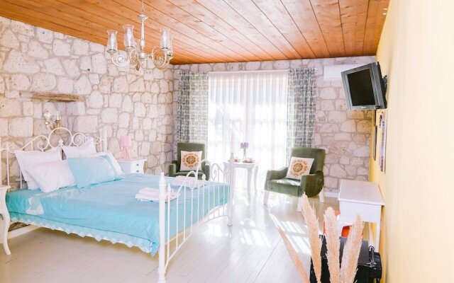 Begonvil Butik Otel by Aliki Alacati