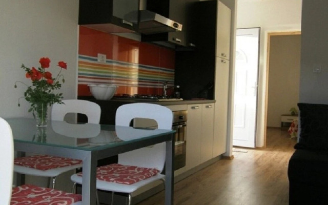 Ljubi - 20 m From Beach - A2 Crveni