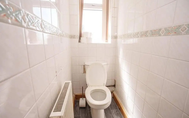 Charming 4-bed House in Nottingham Sleeps 7