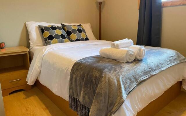 Gudjonson Getaway - 2 bed 2 bath Cabin