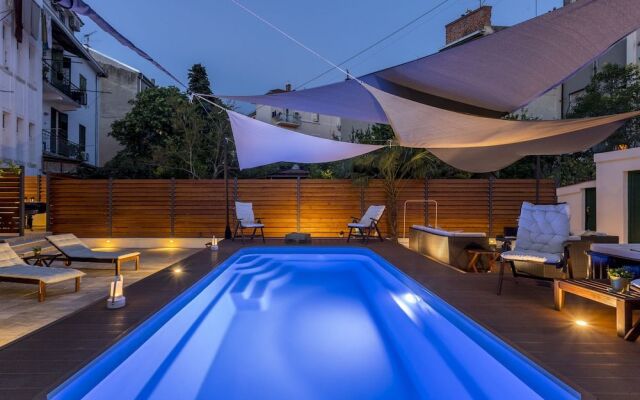 Evala luxury rooms with pool and garden