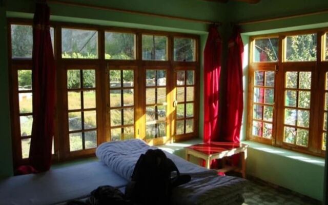 Maha Guest House