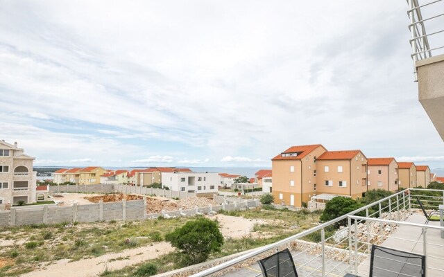 Comfortable Apartment in Novalja near Zrče Beach