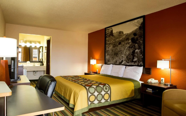 Super 8 By Wyndham Woodward