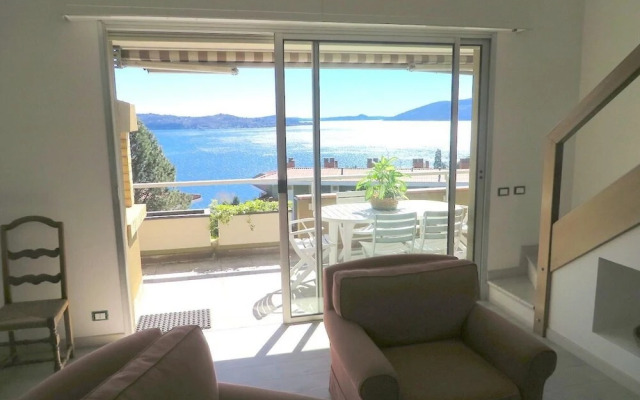 Selva 1 Lake View Apartment in Ghiffa With Pool