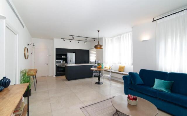 Rabin Square by TLV2RENT