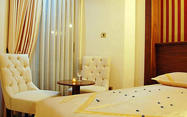 Grand Center Boutique Hotel