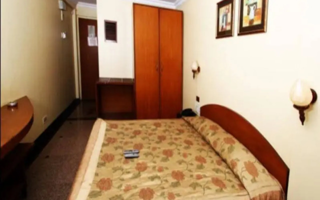 Hotel Highway Inn